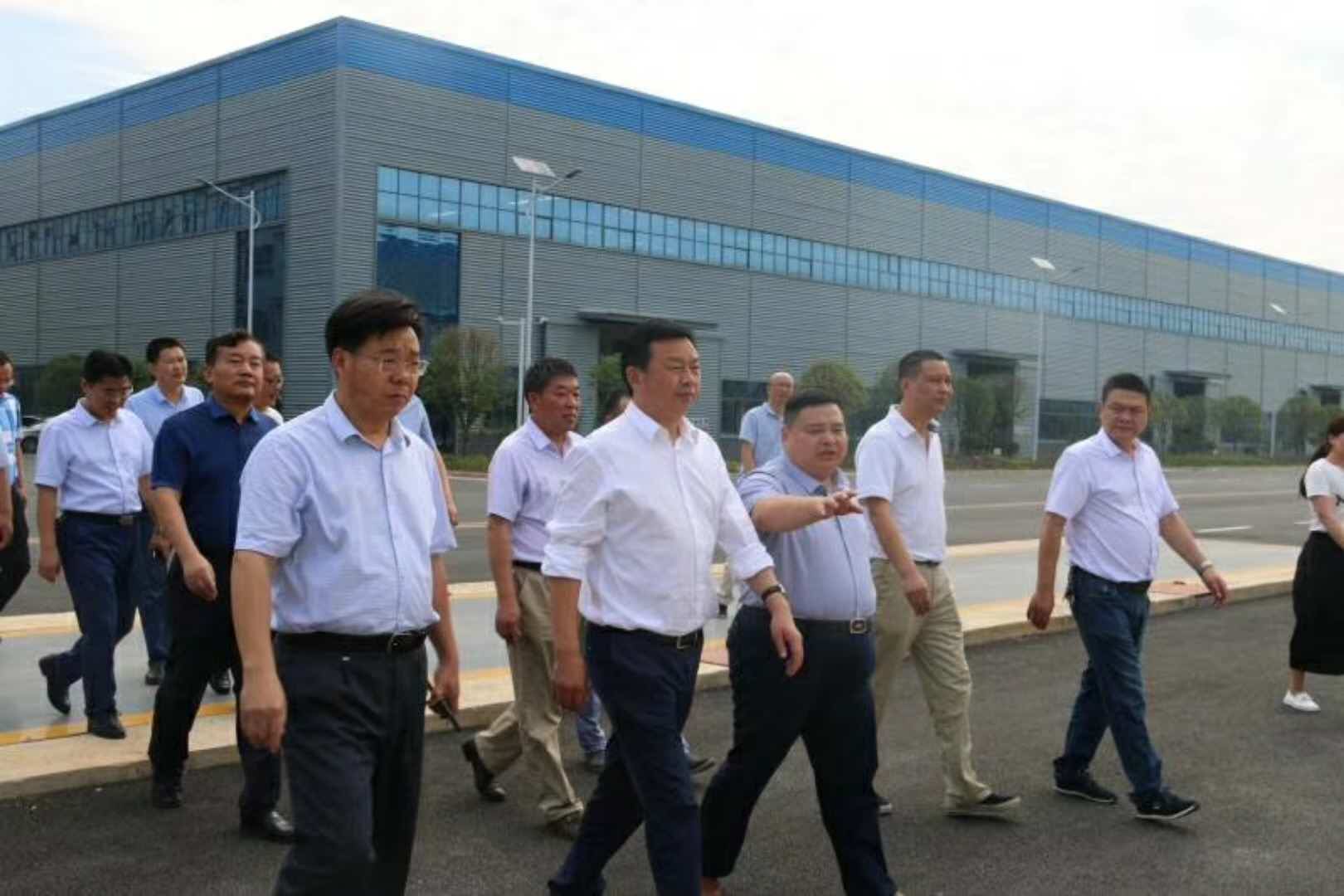武汉市黄陂区委吴书记等区领导一行莅临程力重工指导工作